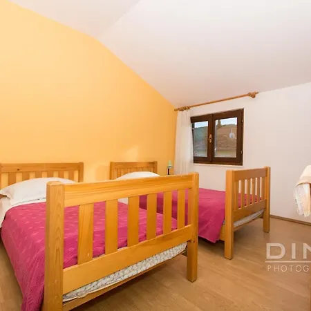 Апартаменты Lela, Next To The Beach Трогир