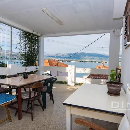 Lela, Next To The Beach Апартаменты Трогир